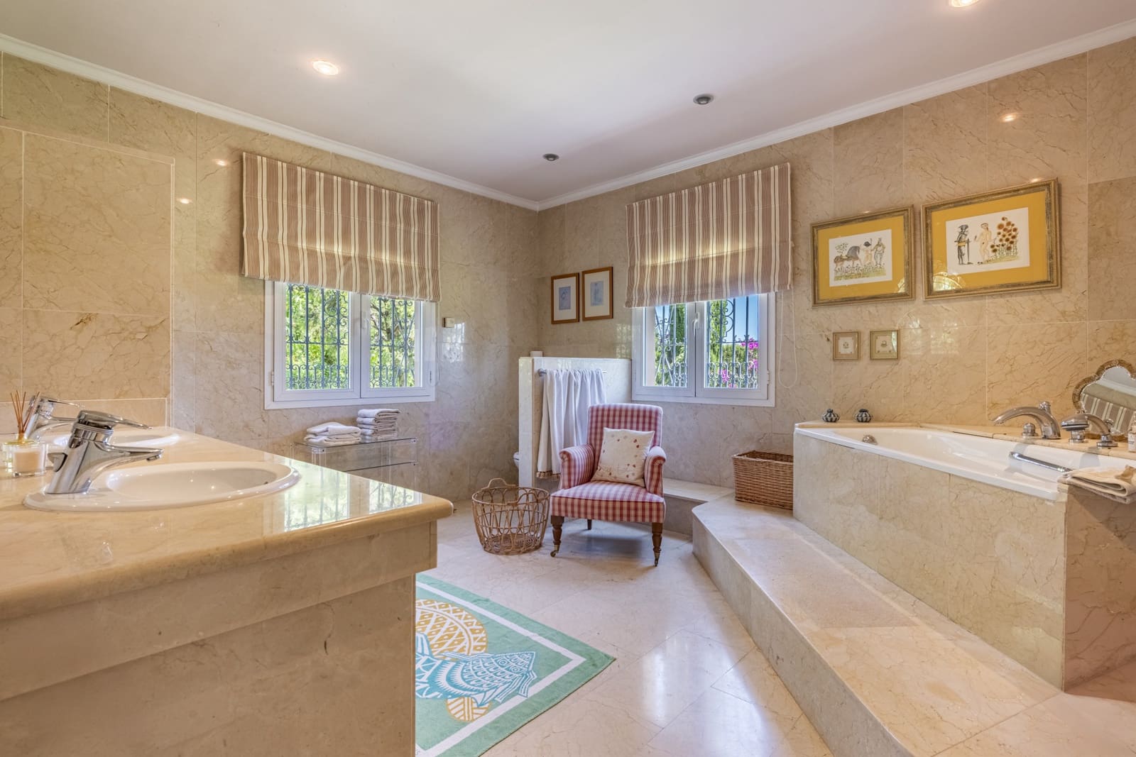4 sypialnia Willa na sprzedaż w Benahavis z basenem garażem - 3 900 000 € (Ref: 9020840)