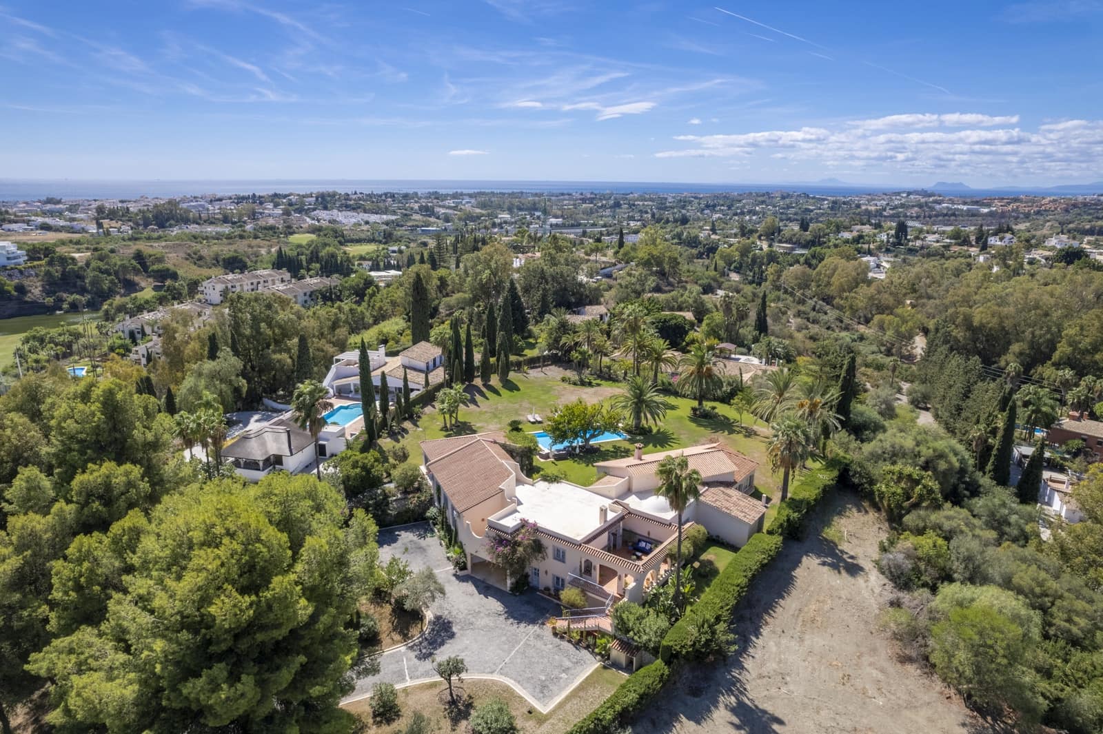 4 sypialnia Willa na sprzedaż w Benahavis z basenem garażem - 3 900 000 € (Ref: 9020840)