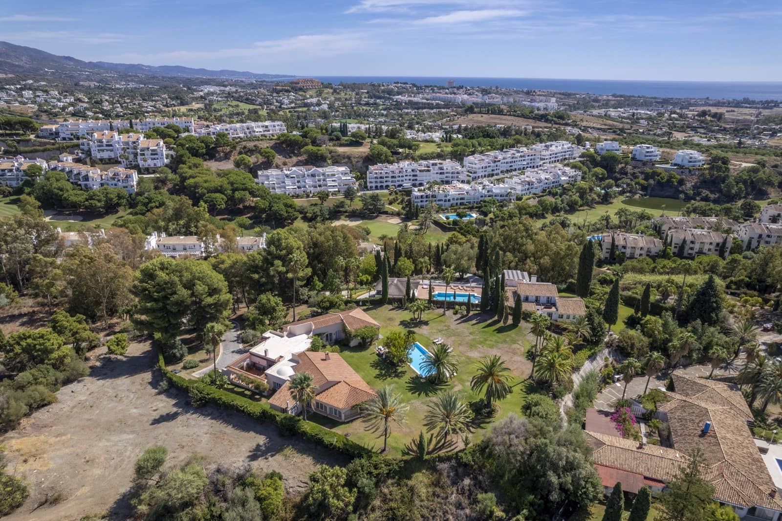 4 sypialnia Willa na sprzedaż w Benahavis z basenem garażem - 3 900 000 € (Ref: 9020840)