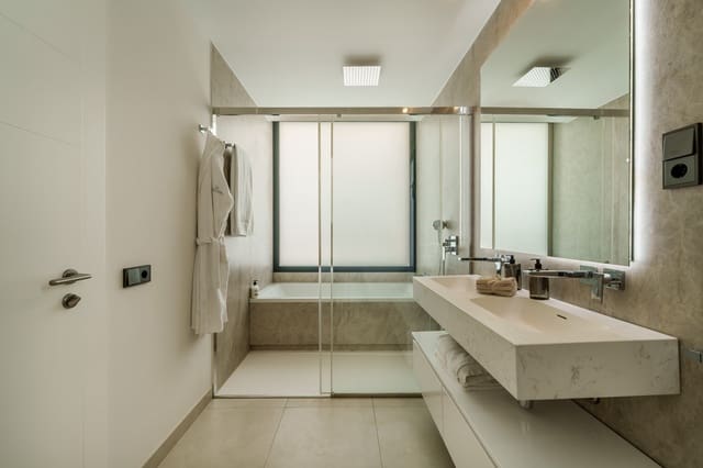 5 slaapkamer Halfvrijstaande villa te koop in Puerto Banus, Marbella met zwembad garage - € 2.675.000 (Ref: 9026626)