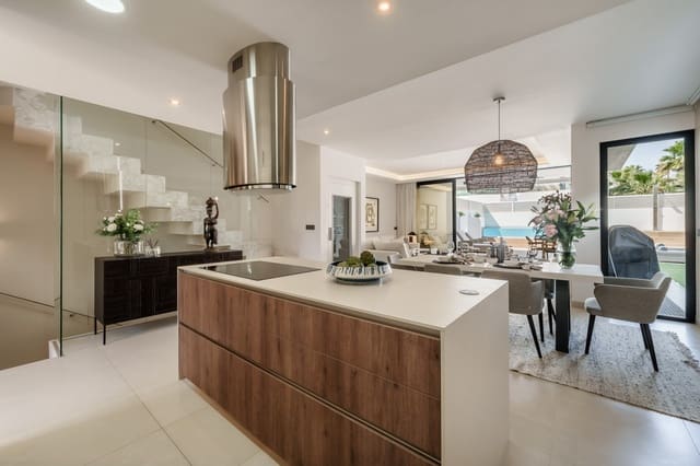 5 slaapkamer Halfvrijstaande villa te koop in Puerto Banus, Marbella met zwembad garage - € 2.675.000 (Ref: 9026626)