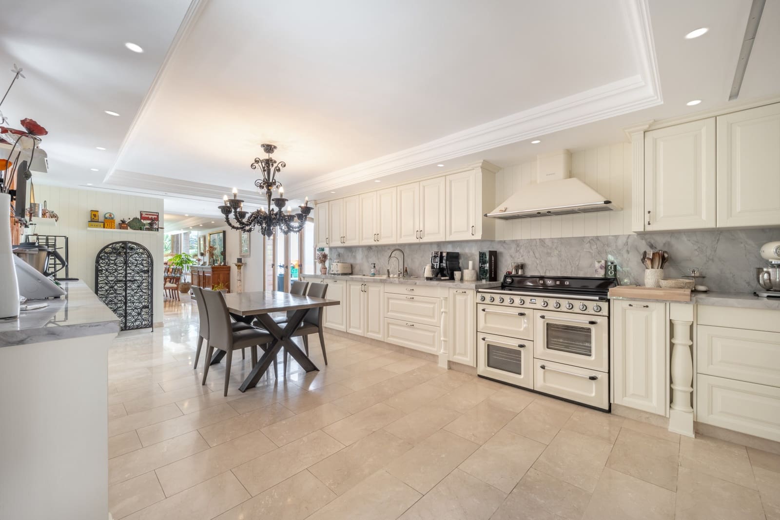 4 bedroom Villa for sale in Marbella with pool garage - € 2,690,000 (Ref: 9029460)