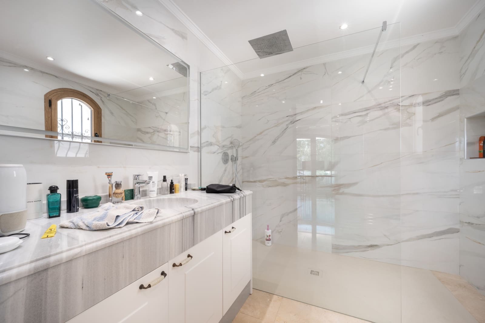 4 bedroom Villa for sale in Marbella with pool garage - € 2,690,000 (Ref: 9029460)