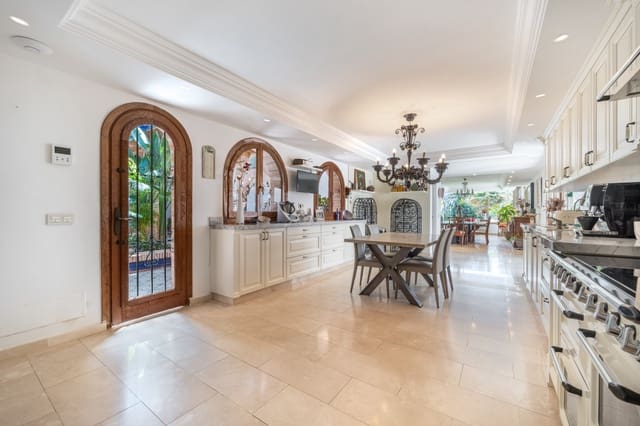 4 bedroom Villa for sale in Marbella with pool garage - € 2,690,000 (Ref: 9029460)