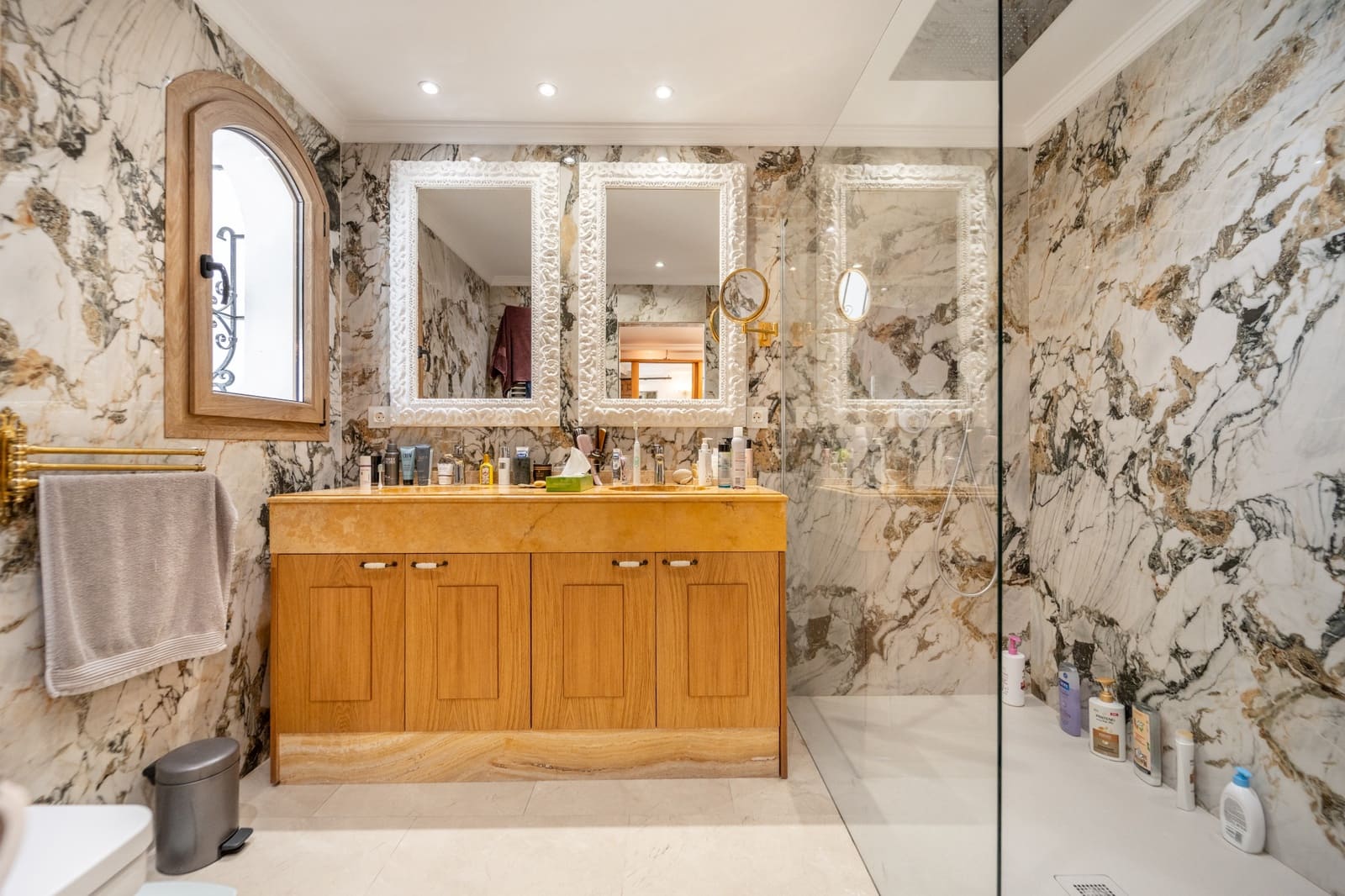 4 bedroom Villa for sale in Marbella with pool garage - € 2,690,000 (Ref: 9029460)