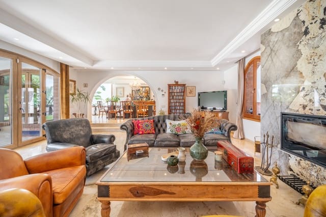 4 bedroom Villa for sale in Marbella with pool garage - € 2,690,000 (Ref: 9029460)