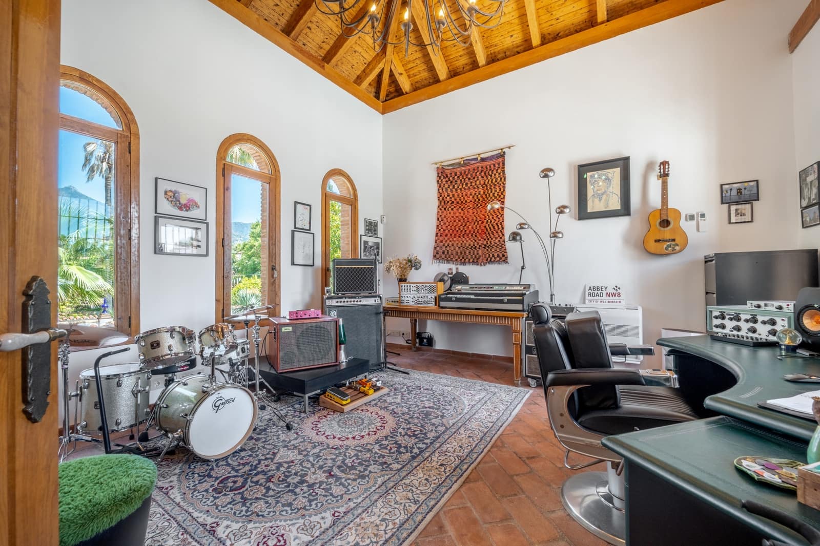 4 bedroom Villa for sale in Marbella with pool garage - € 2,690,000 (Ref: 9029460)