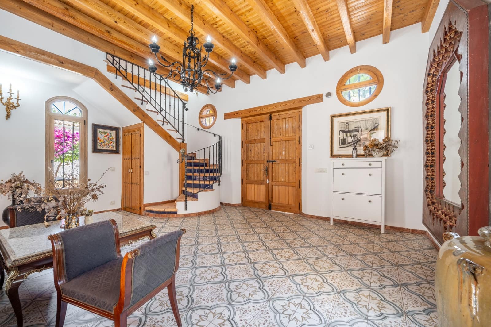 4 bedroom Villa for sale in Marbella with pool garage - € 2,690,000 (Ref: 9029460)