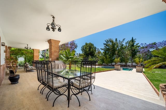 4 bedroom Villa for sale in Marbella with pool garage - € 2,690,000 (Ref: 9029460)