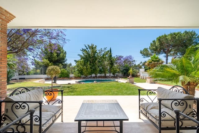 4 bedroom Villa for sale in Marbella with pool garage - € 2,690,000 (Ref: 9029460)