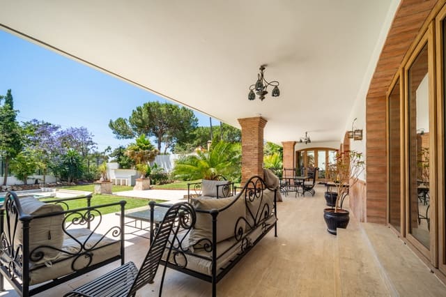 4 bedroom Villa for sale in Marbella with pool garage - € 2,690,000 (Ref: 9029460)