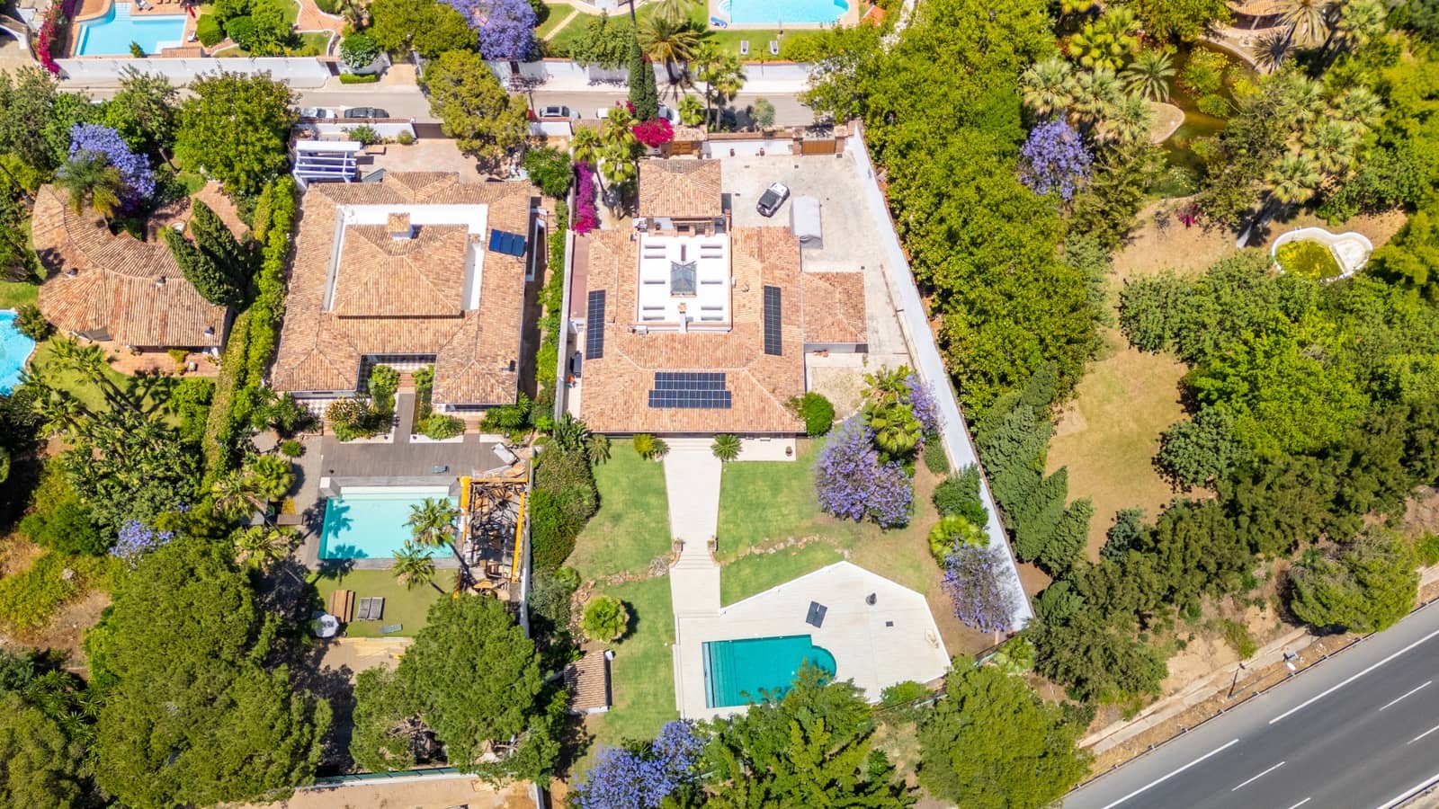 4 bedroom Villa for sale in Marbella with pool garage - € 2,690,000 (Ref: 9029460)