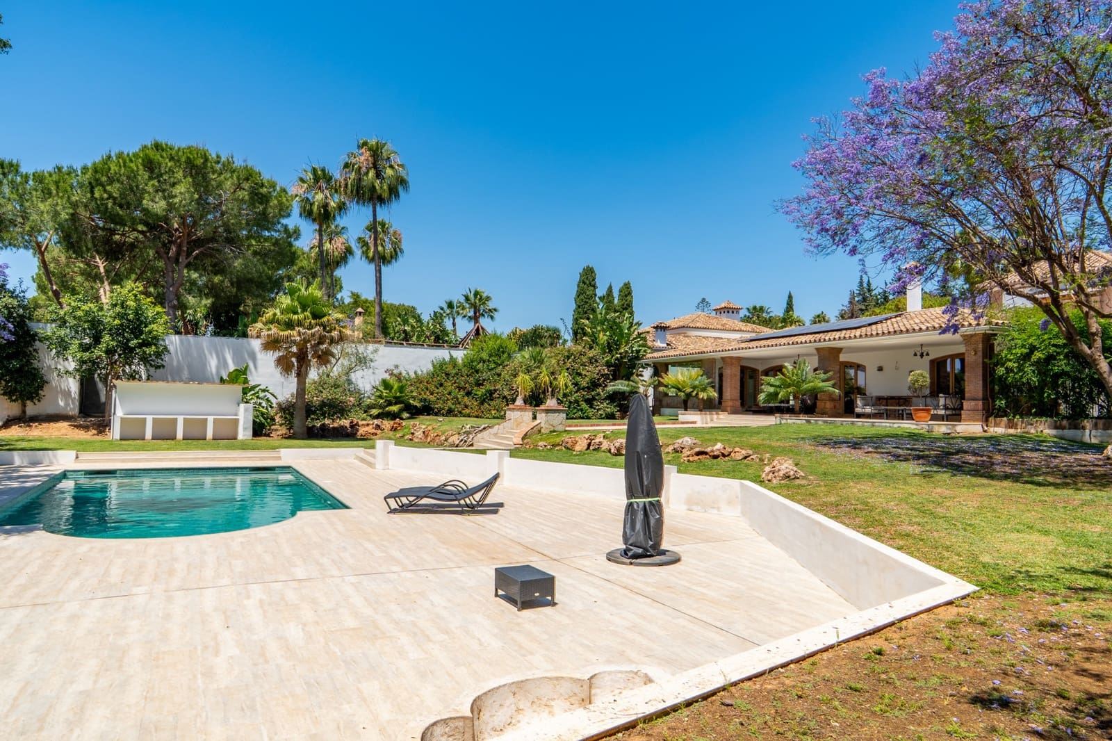 4 bedroom Villa for sale in Marbella with pool garage - € 2,690,000 (Ref: 9029460)