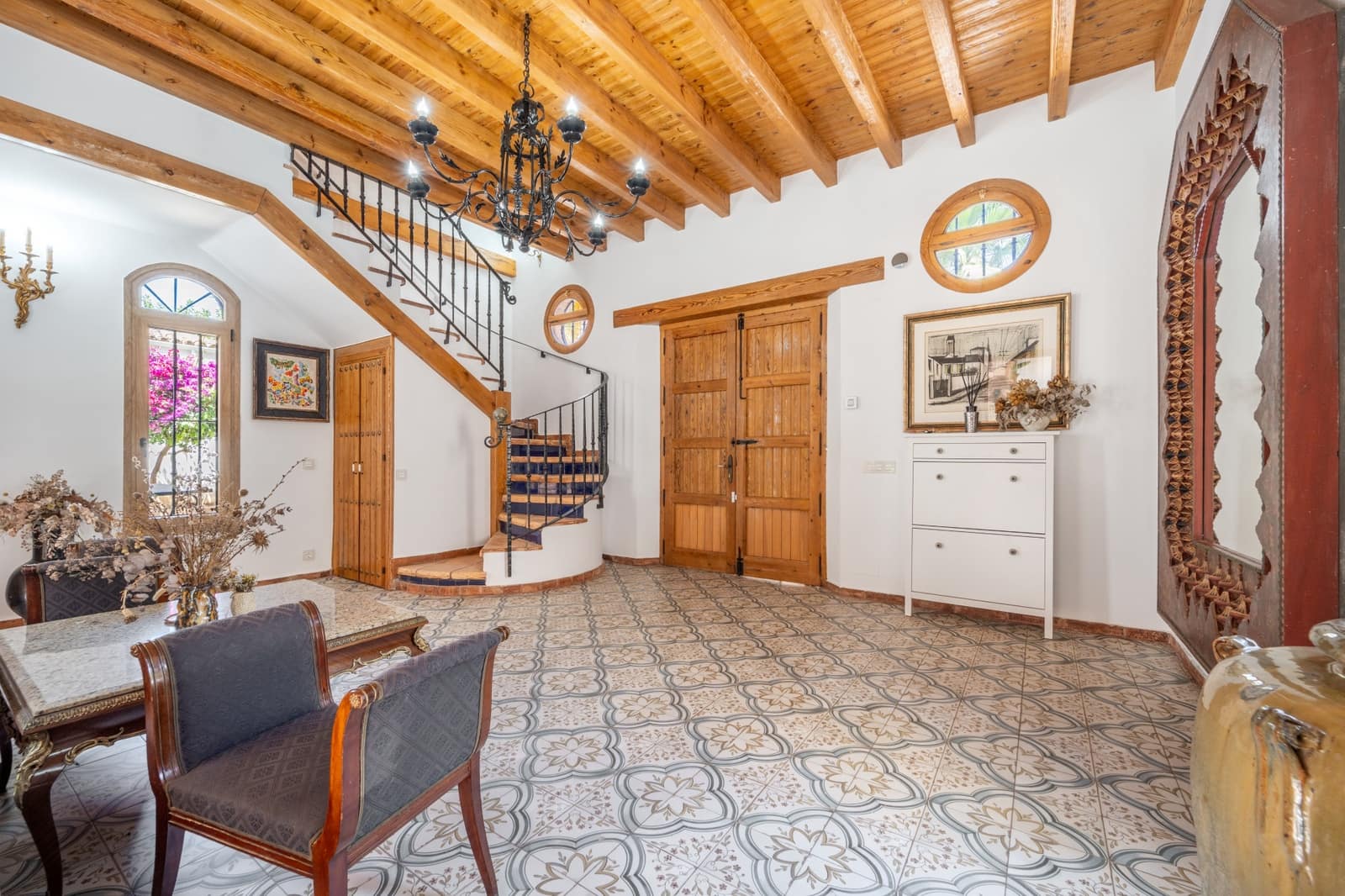 4 bedroom Villa for sale in Marbella with pool garage - € 2,450,000 (Ref: 9029460)