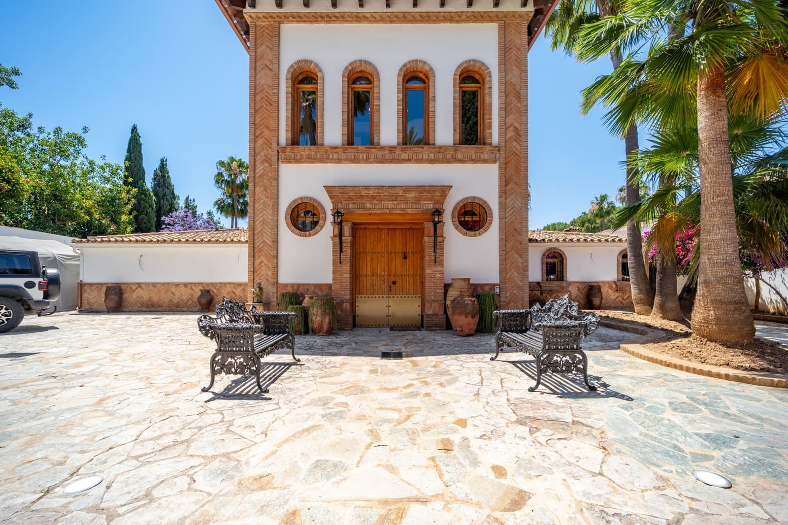 4 bedroom Villa for sale in Marbella with pool garage - € 2,450,000 (Ref: 9029460)