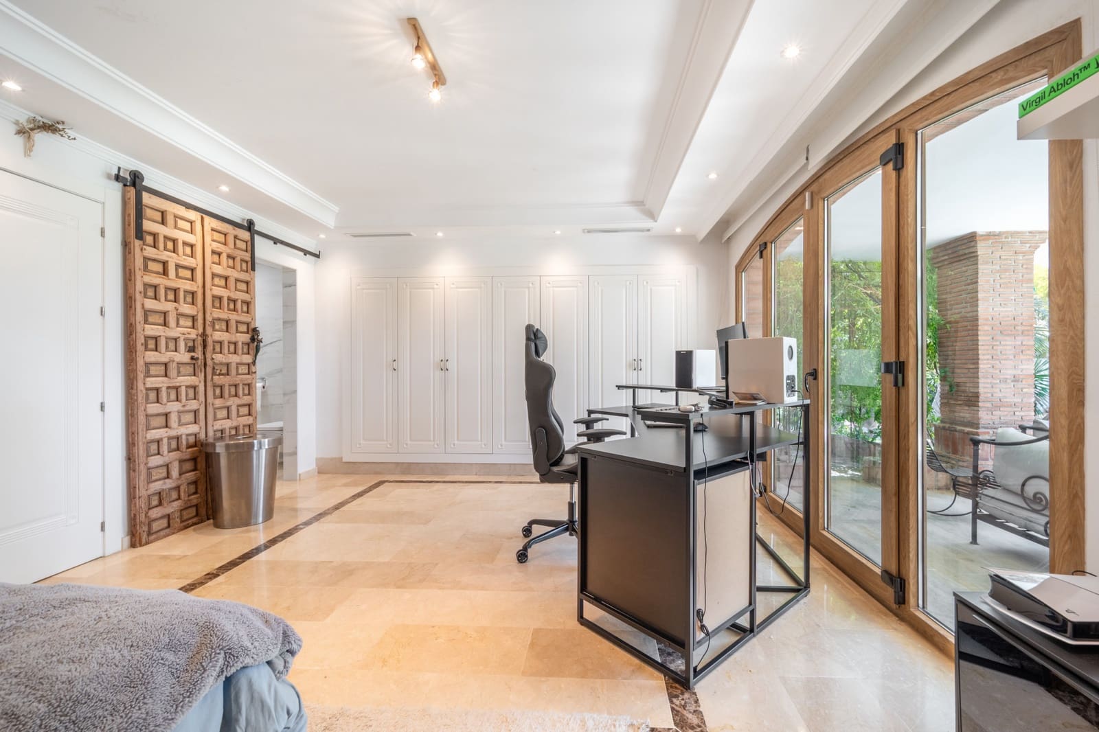 4 bedroom Villa for sale in Marbella with pool garage - € 2,450,000 (Ref: 9029460)