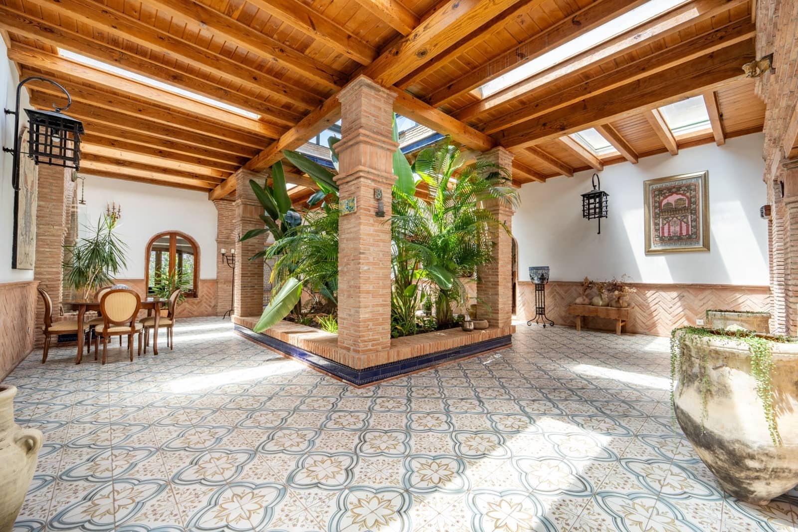 4 bedroom Villa for sale in Marbella with pool garage - € 2,450,000 (Ref: 9029460)