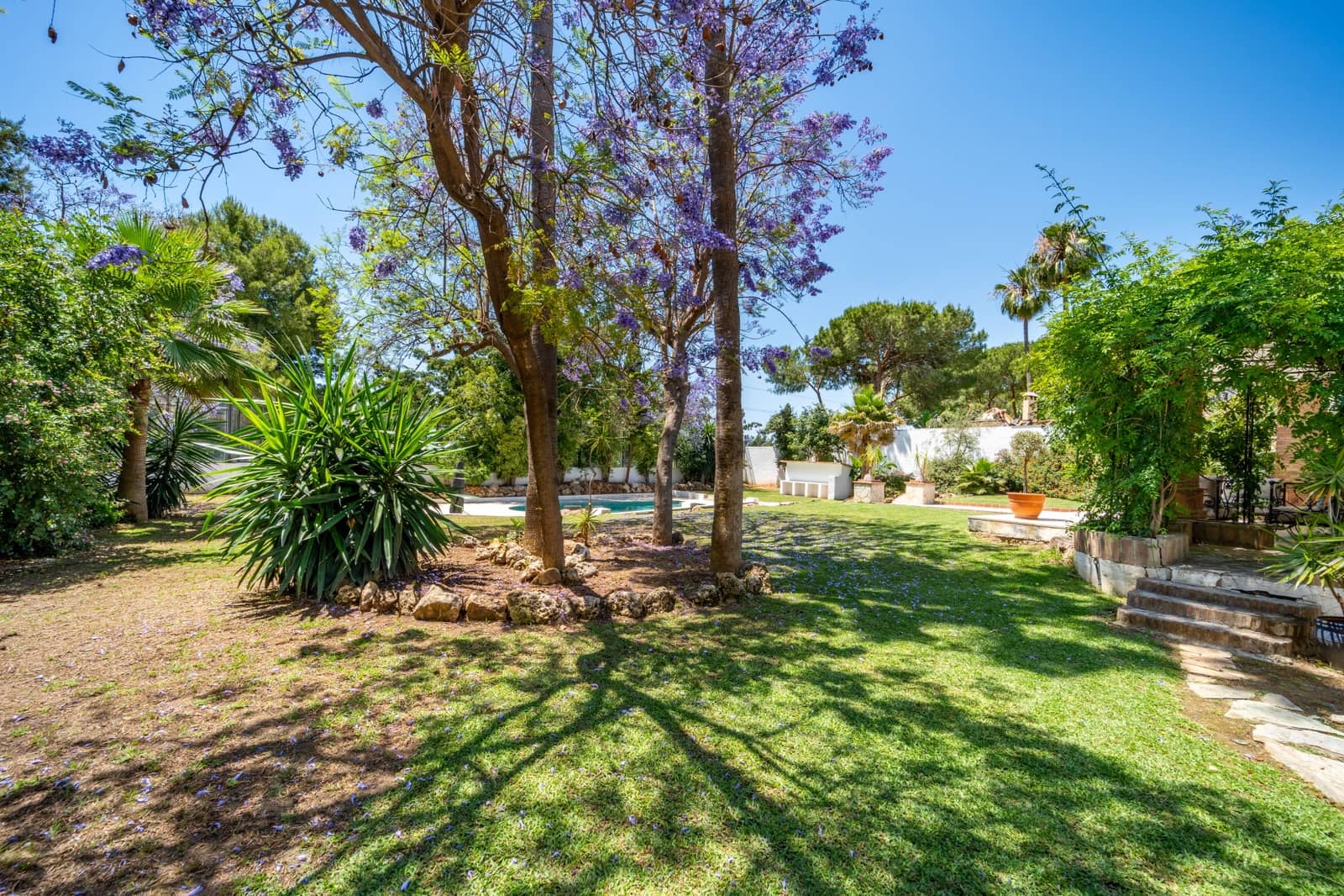 4 bedroom Villa for sale in Marbella with pool garage - € 2,450,000 (Ref: 9029460)