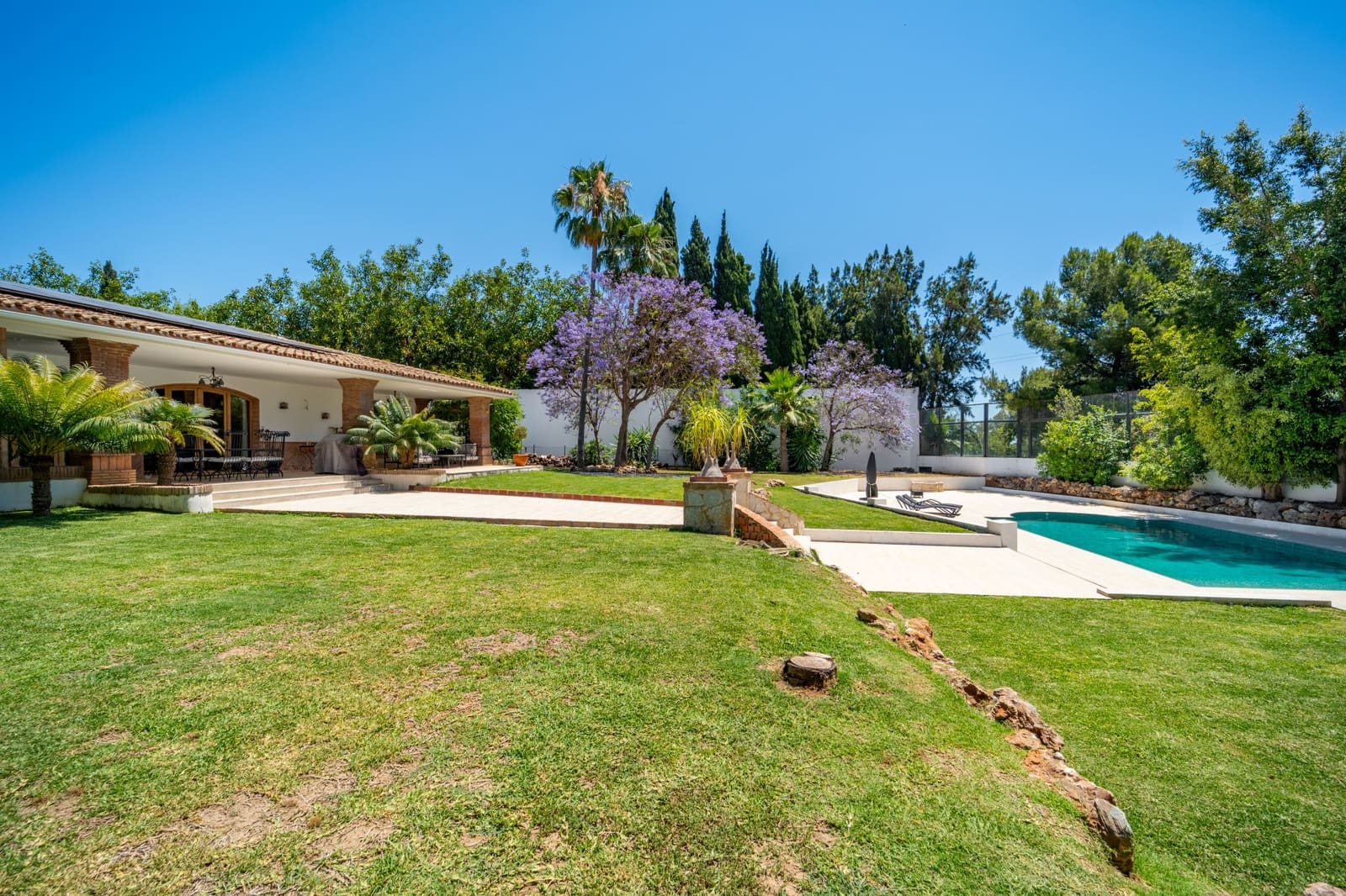4 bedroom Villa for sale in Marbella with pool garage - € 2,450,000 (Ref: 9029460)