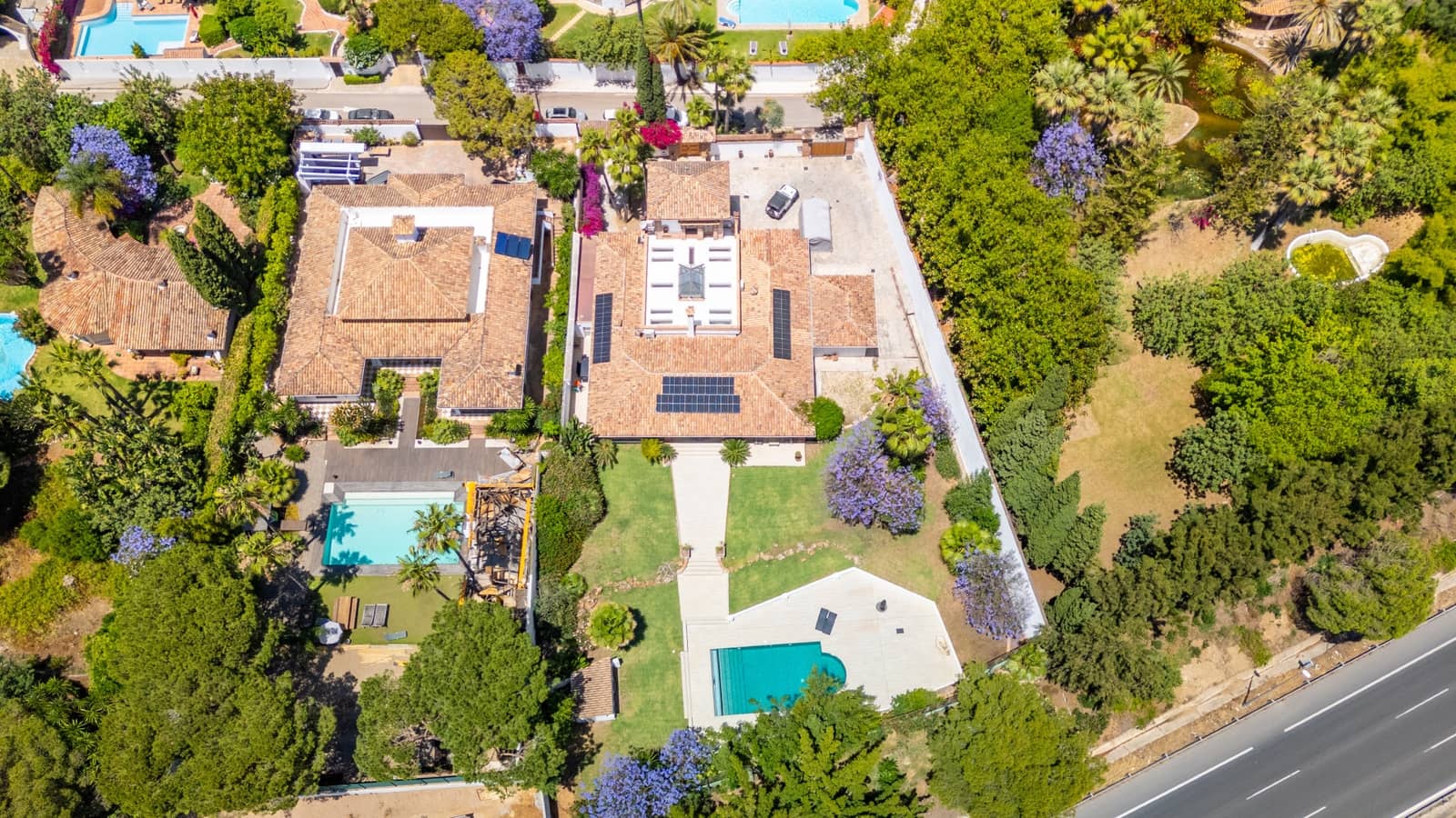 4 bedroom Villa for sale in Marbella with pool garage - € 2,450,000 (Ref: 9029460)