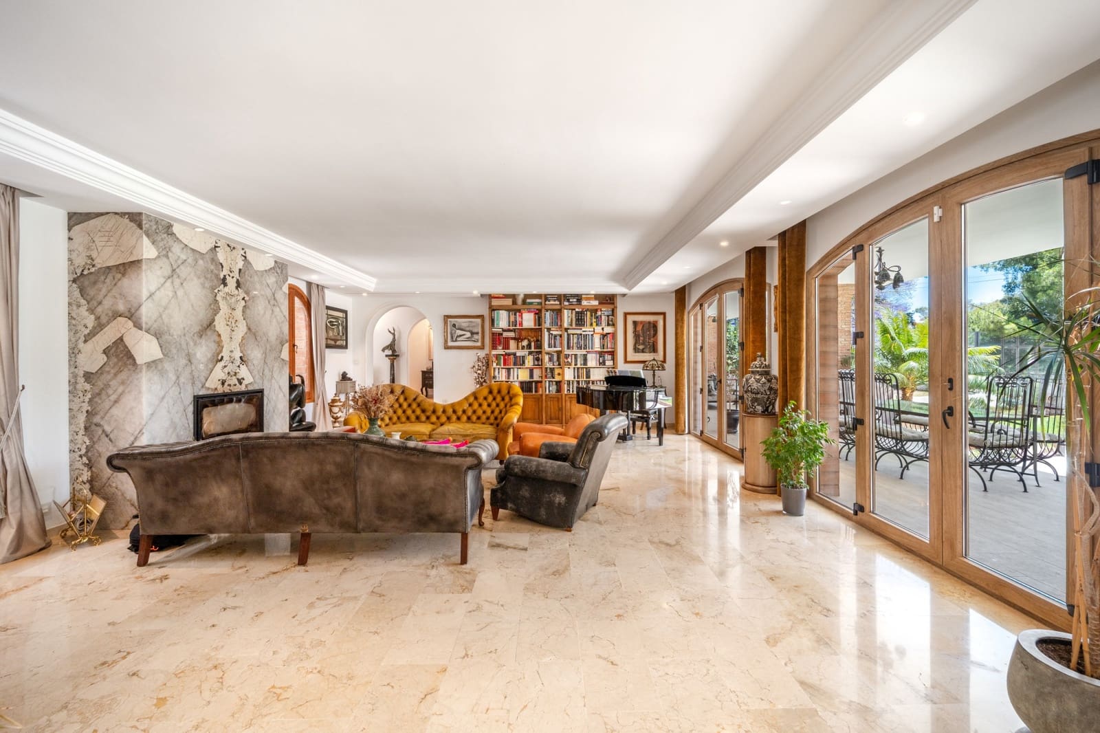 4 bedroom Villa for sale in Marbella with pool garage - € 2,450,000 (Ref: 9029460)