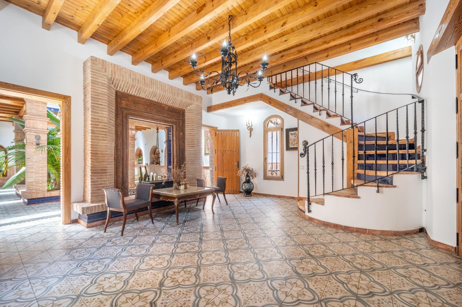 4 bedroom Villa for sale in Marbella with pool garage - € 2,450,000 (Ref: 9029460)