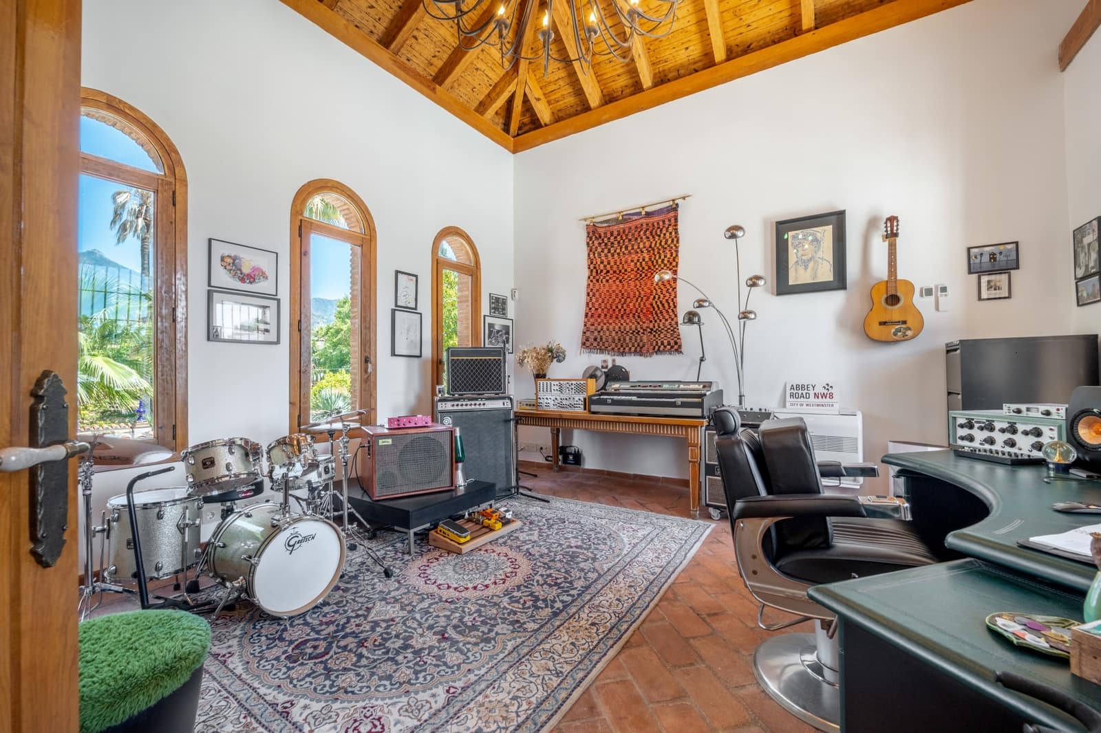 4 bedroom Villa for sale in Marbella with pool garage - € 2,450,000 (Ref: 9029460)