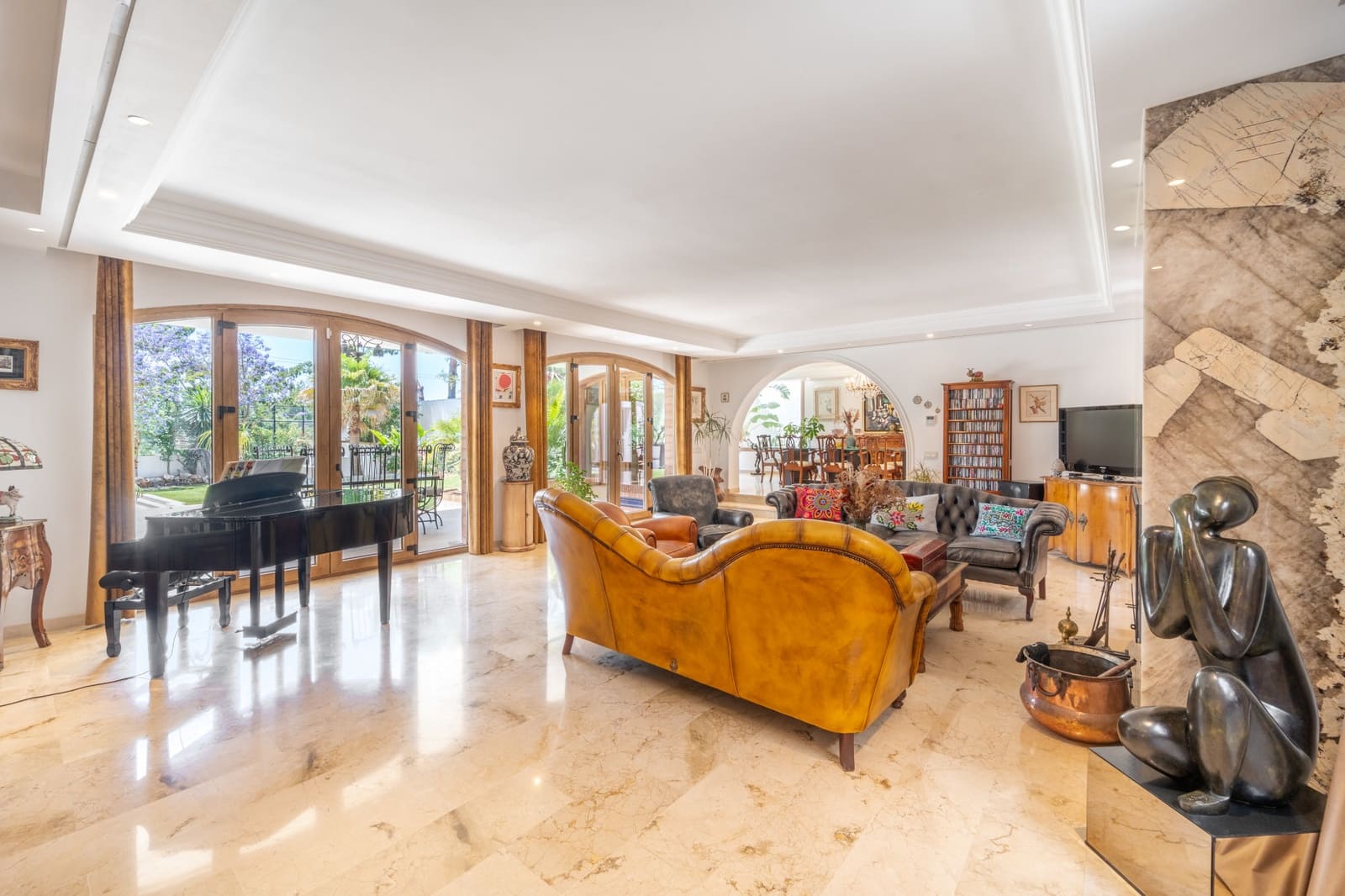 4 bedroom Villa for sale in Marbella with pool garage - € 2,450,000 (Ref: 9029460)