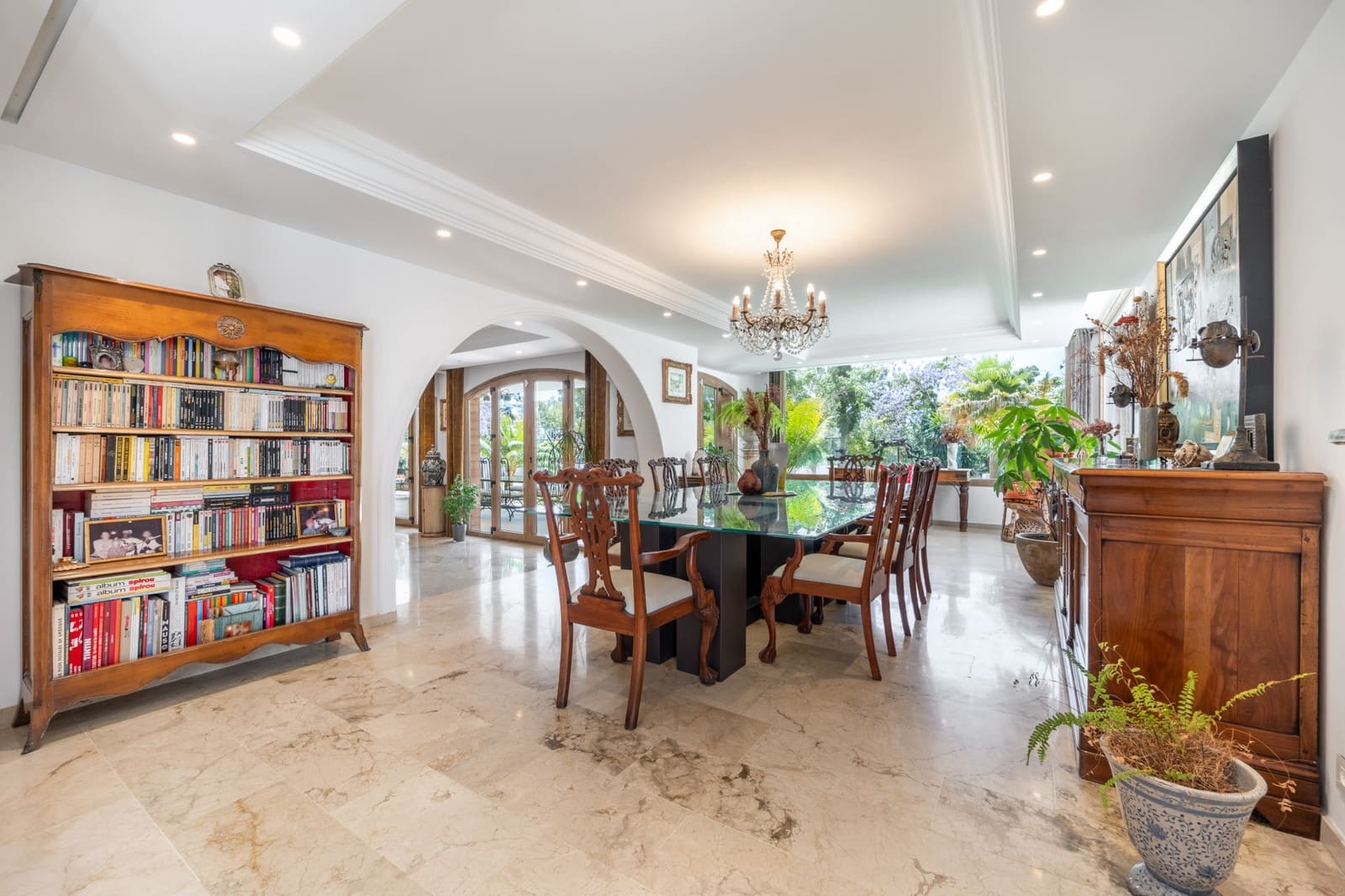 4 bedroom Villa for sale in Marbella with pool garage - € 2,450,000 (Ref: 9029460)