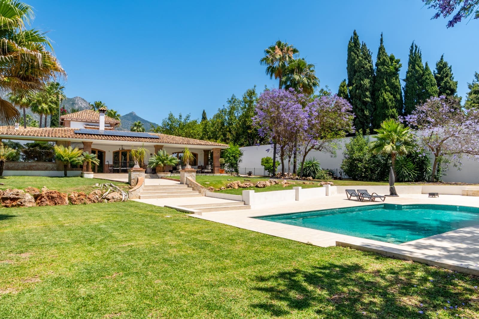 4 bedroom Villa for sale in Marbella with pool garage - € 2,450,000 (Ref: 9029460)