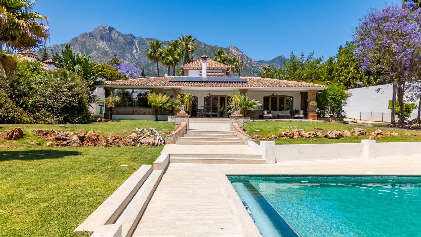 4 bedroom Villa for sale in Marbella with pool garage - € 2,450,000 (Ref: 9029460)