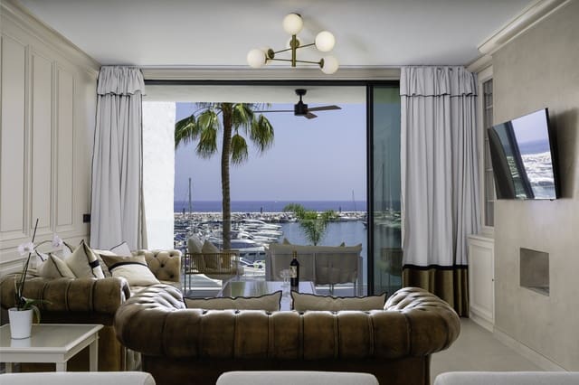 2 soveværelse Lejlighed til salg i Puerto Banus, Marbella med garage - € 1.650.000 (Ref: 9034390)
