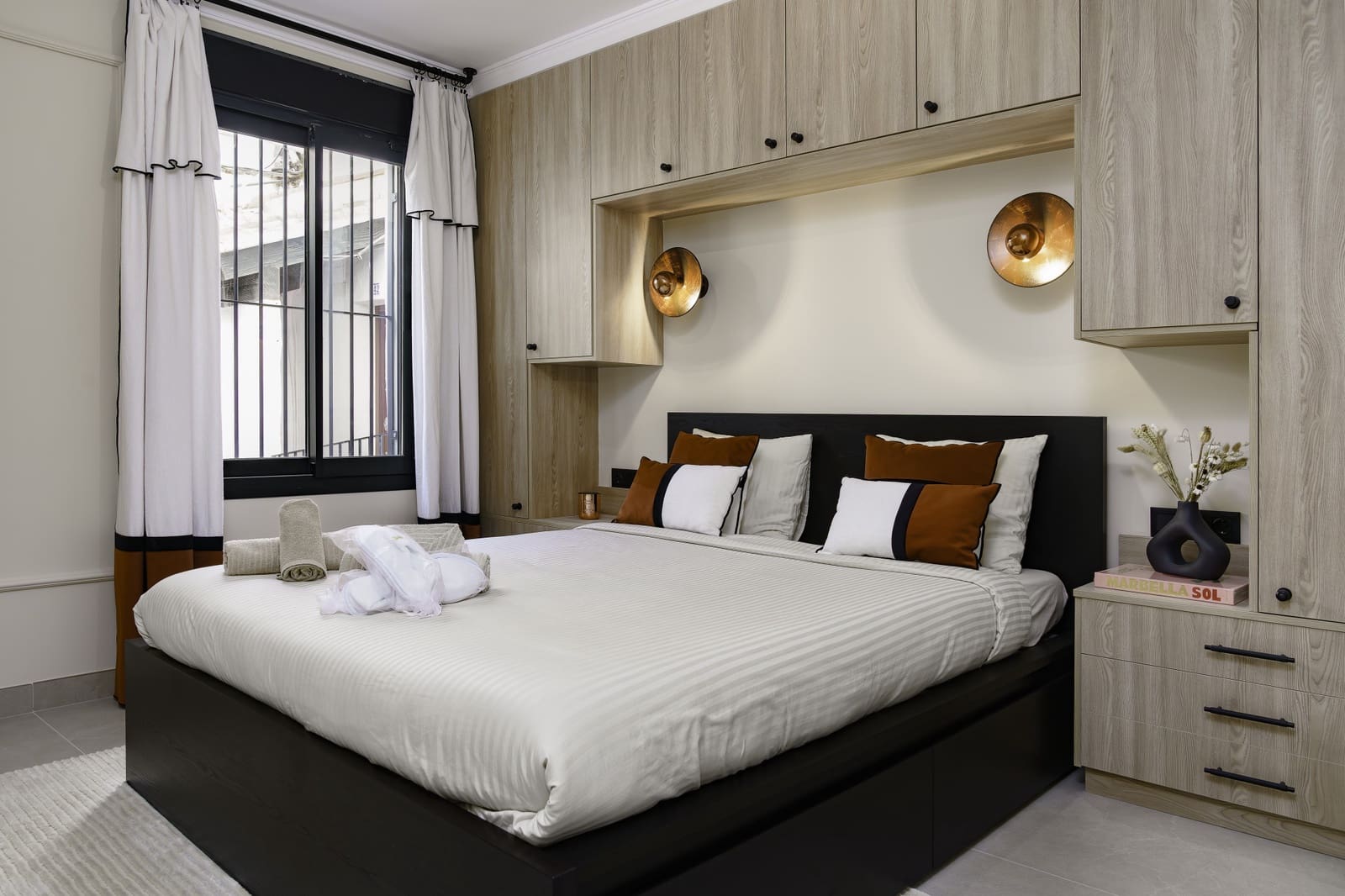 2 slaapkamer Appartement te koop in Puerto Banus met garage - € 1.650.000 (Ref: 9034390)