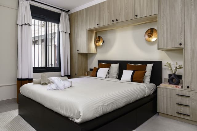2 soveværelse Lejlighed til salg i Puerto Banus, Marbella med garage - € 1.650.000 (Ref: 9034390)