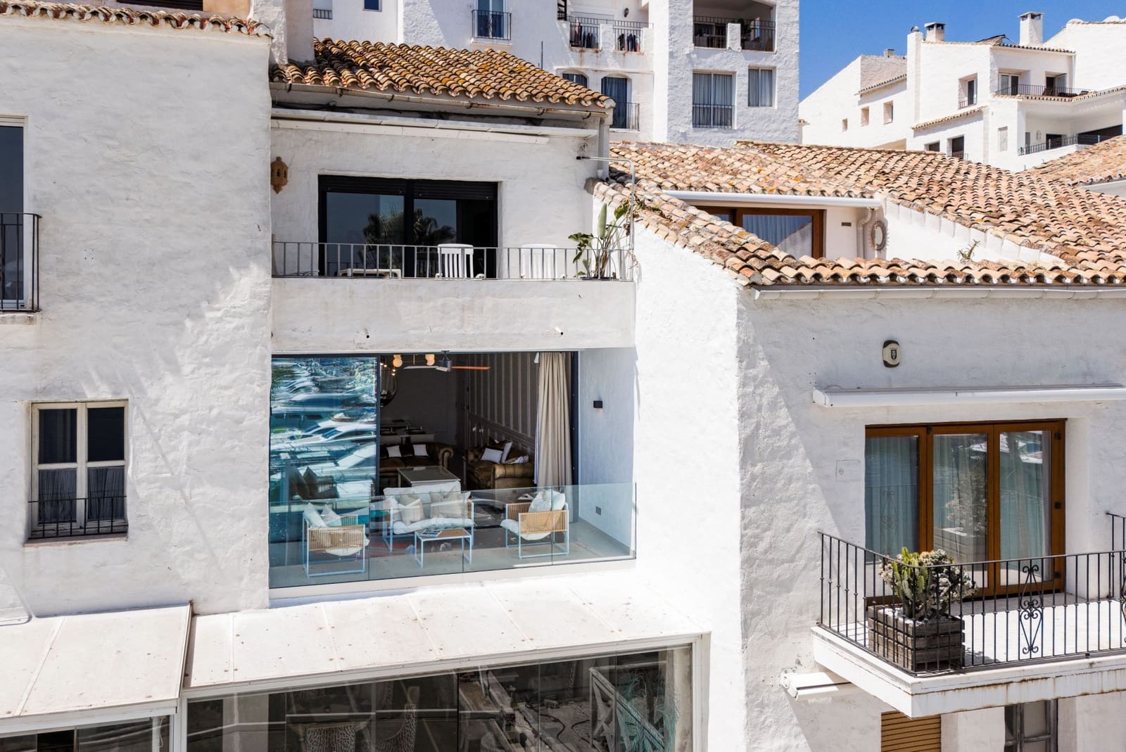 2 slaapkamer Appartement te koop in Puerto Banus met garage - € 1.650.000 (Ref: 9034390)