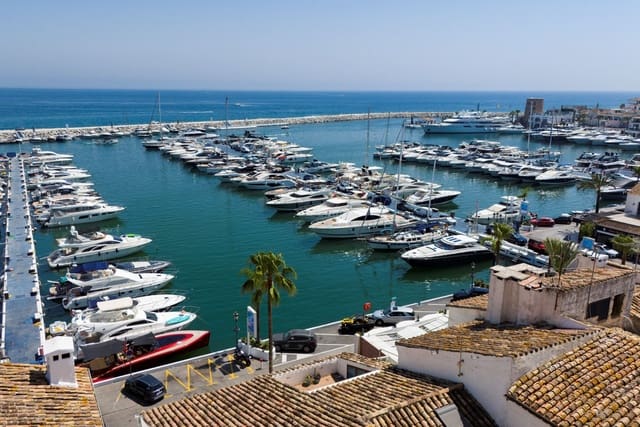 2 soveværelse Lejlighed til salg i Puerto Banus, Marbella med garage - € 1.650.000 (Ref: 9034390)