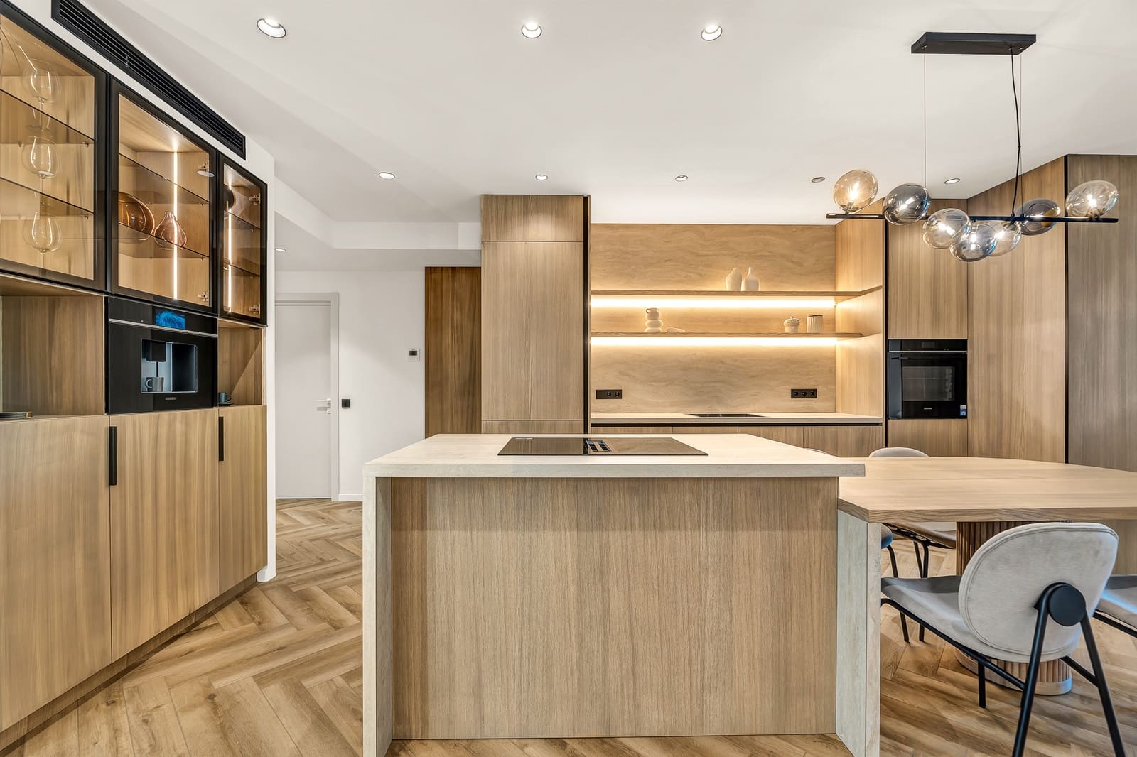 3 bedroom Apartment for sale in Marbella with pool garage - € 1,190,000 (Ref: 9042143)