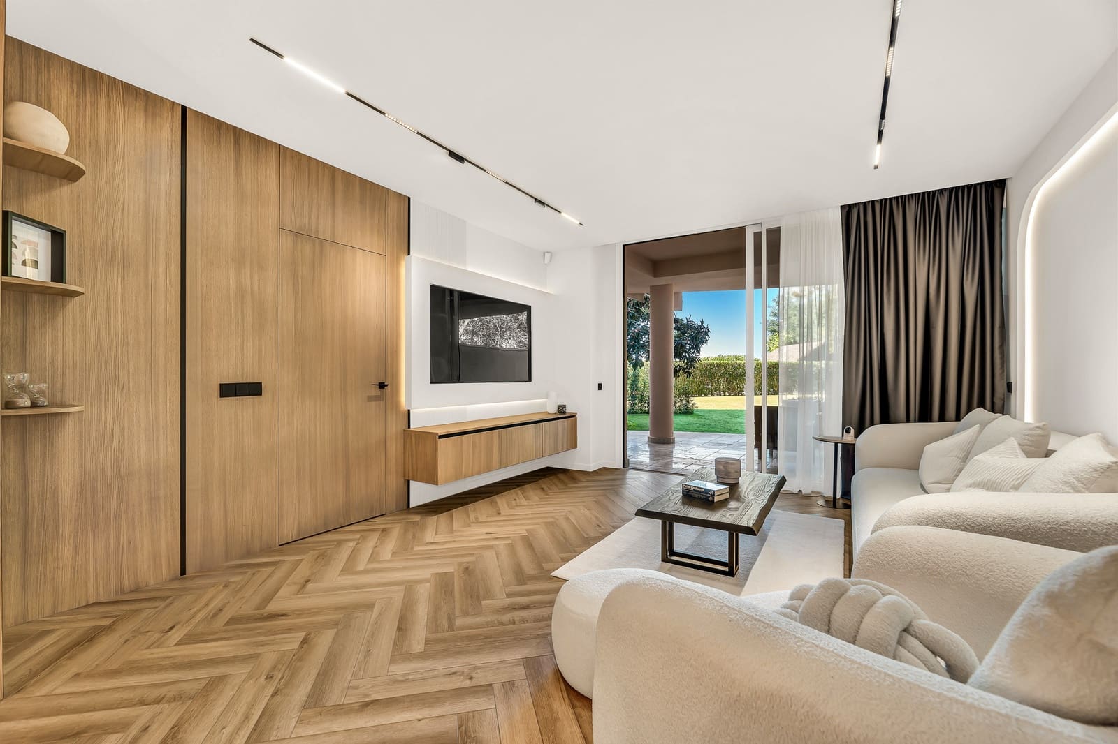 3 bedroom Apartment for sale in Marbella with pool garage - € 1,190,000 (Ref: 9042143)