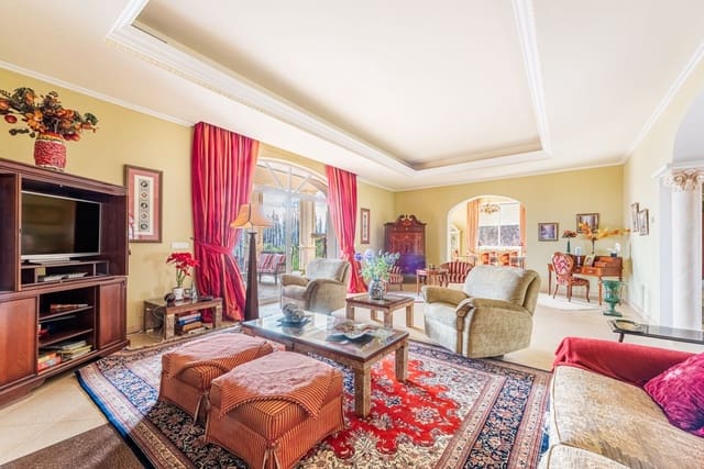 7 slaapkamer Villa te koop in Altos de Estepona, Estepona met zwembad garage - € 2.500.000 (Ref: 9042144)