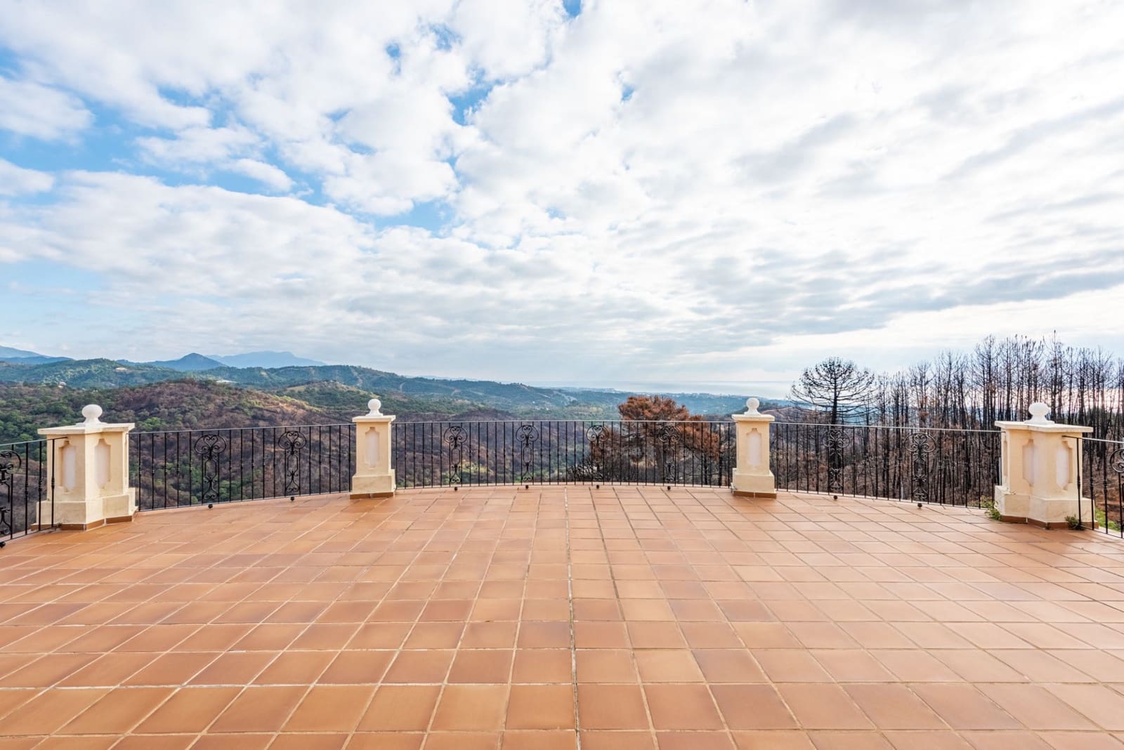 7 slaapkamer Villa te koop in Estepona met zwembad garage - € 2.500.000 (Ref: 9042144)