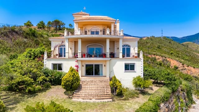 7 slaapkamer Villa te koop in Altos de Estepona, Estepona met zwembad garage - € 2.500.000 (Ref: 9042144)