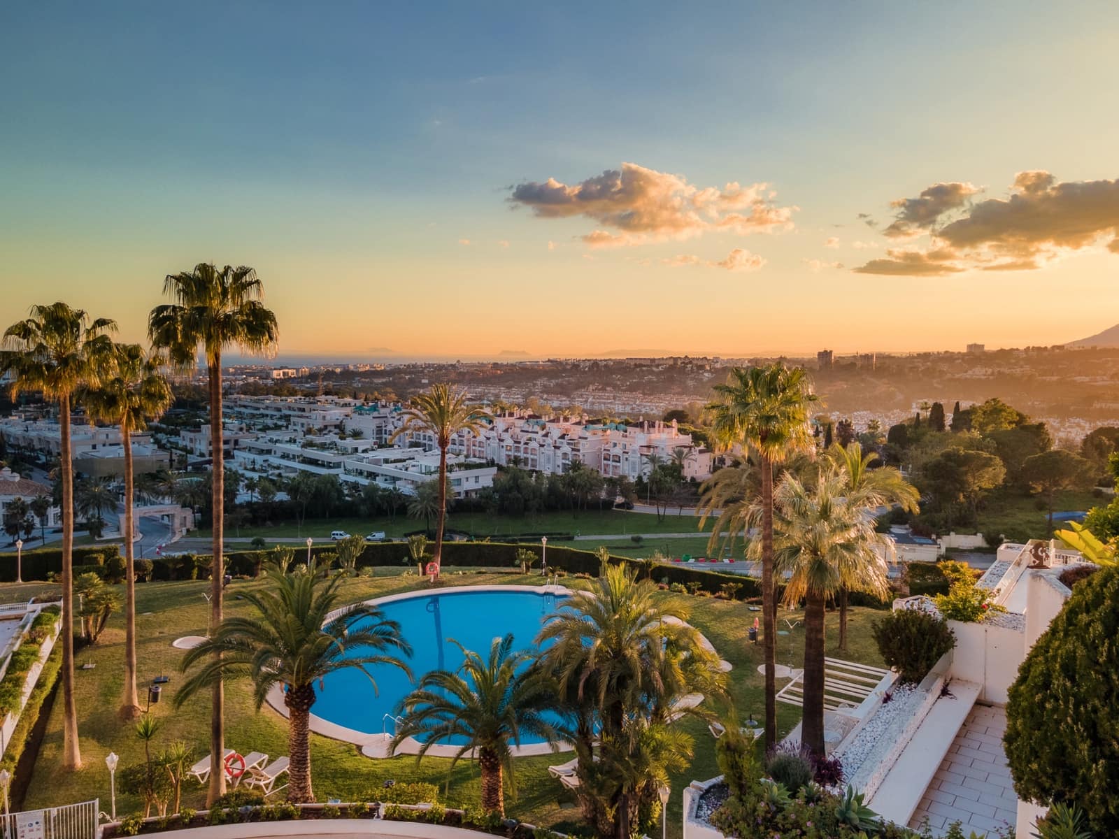 3 soveværelse Lejlighed til salg i Marbella med swimmingpool garage - € 1.245.000 (Ref: 9042145)