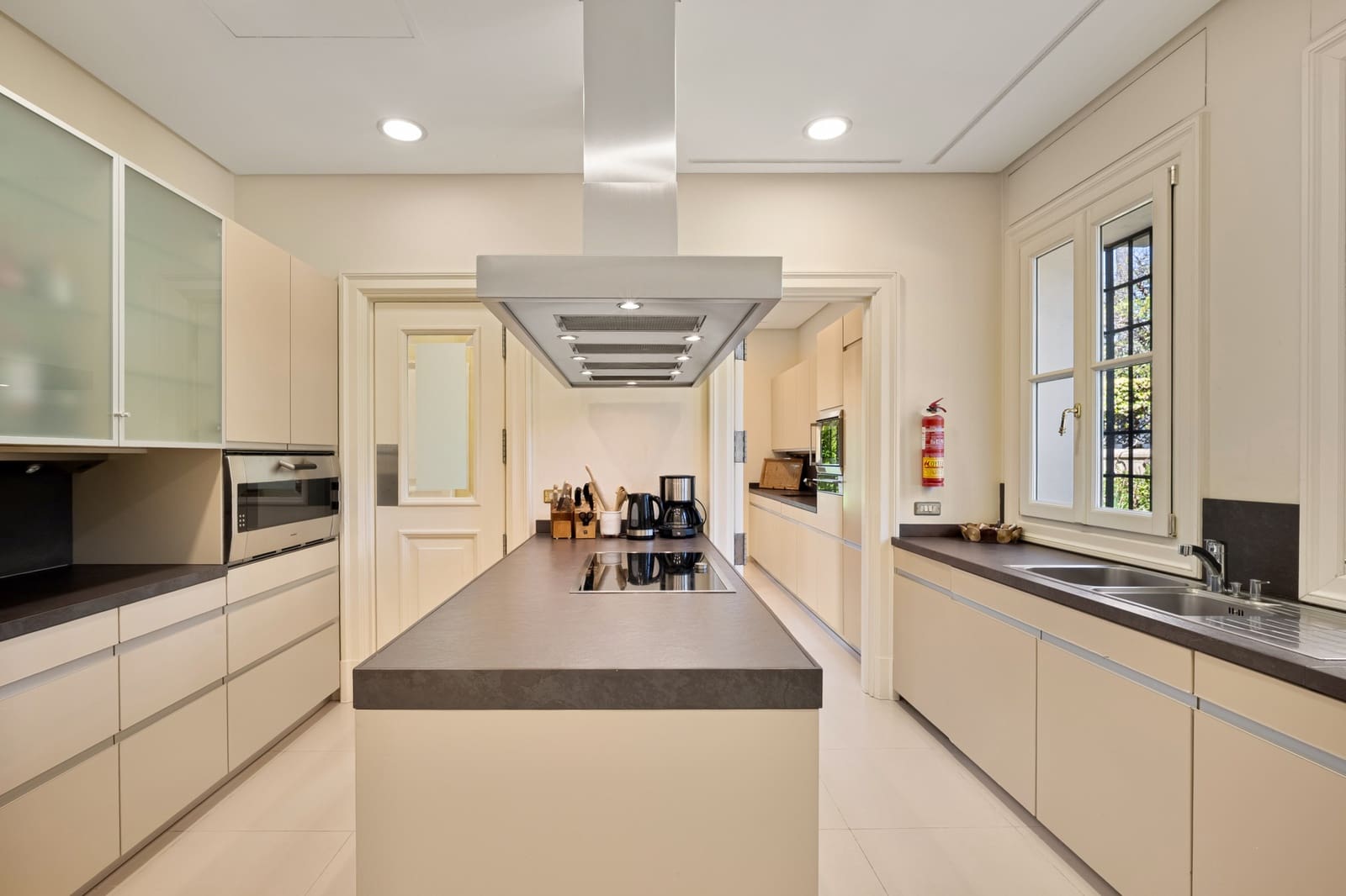 7 bedroom Villa for sale in Marbella with pool garage - € 10,700,000 (Ref: 9068754)