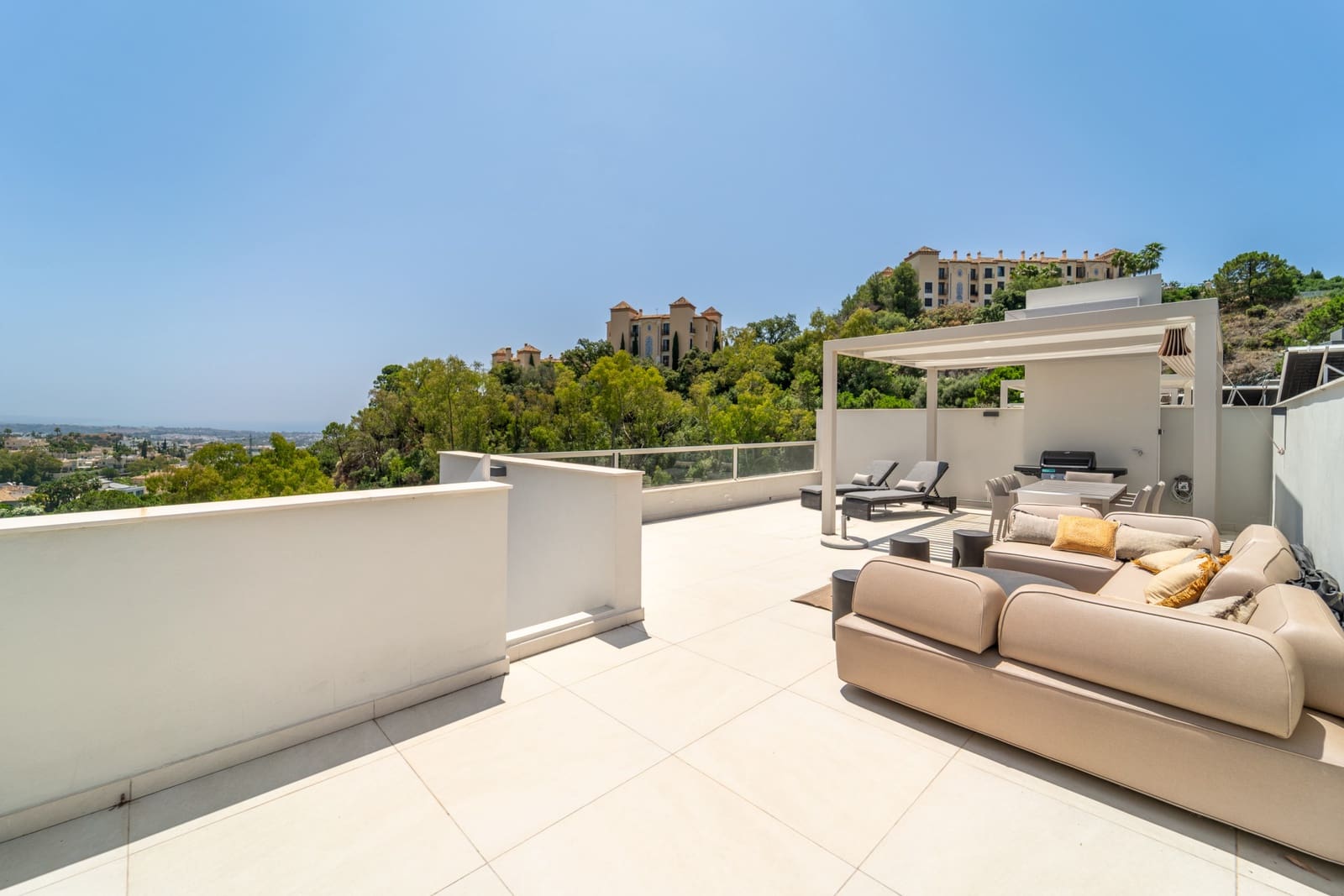 3 soveværelse Penthouse til salg i La Quinta med swimmingpool garage - € 1.150.000 (Ref: 9073303)