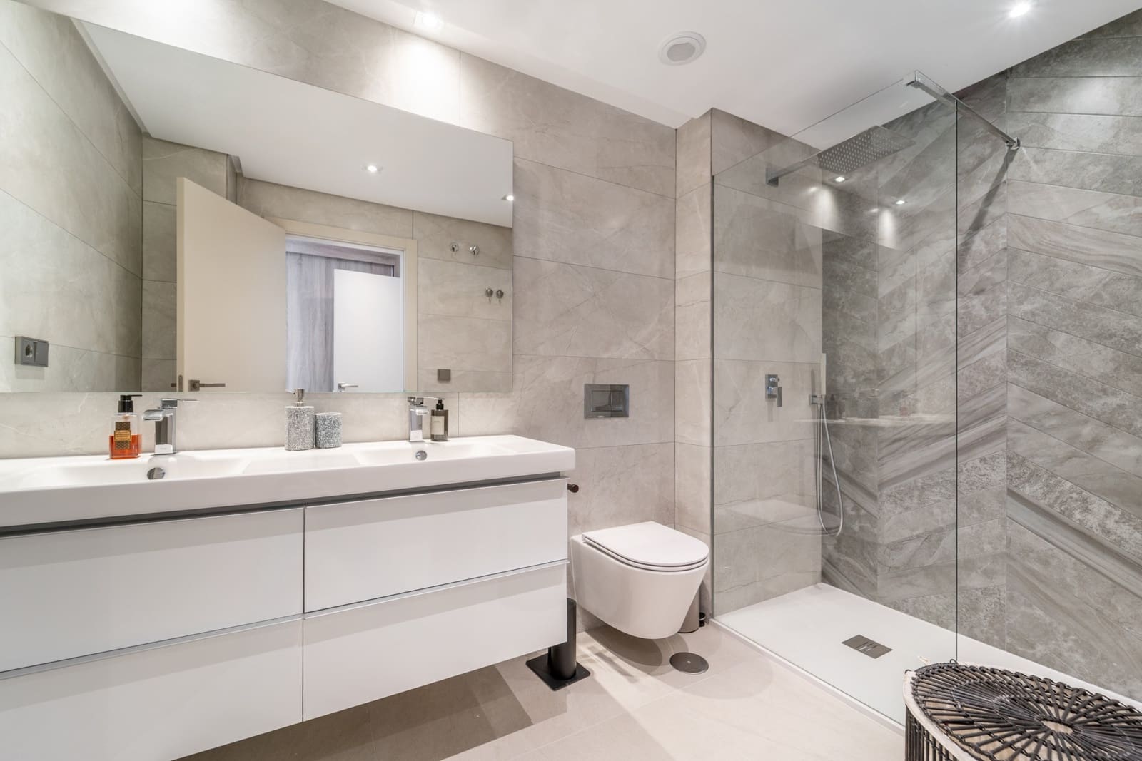 3 bedroom Penthouse for sale in La Quinta with pool garage - € 1,150,000 (Ref: 9073303)