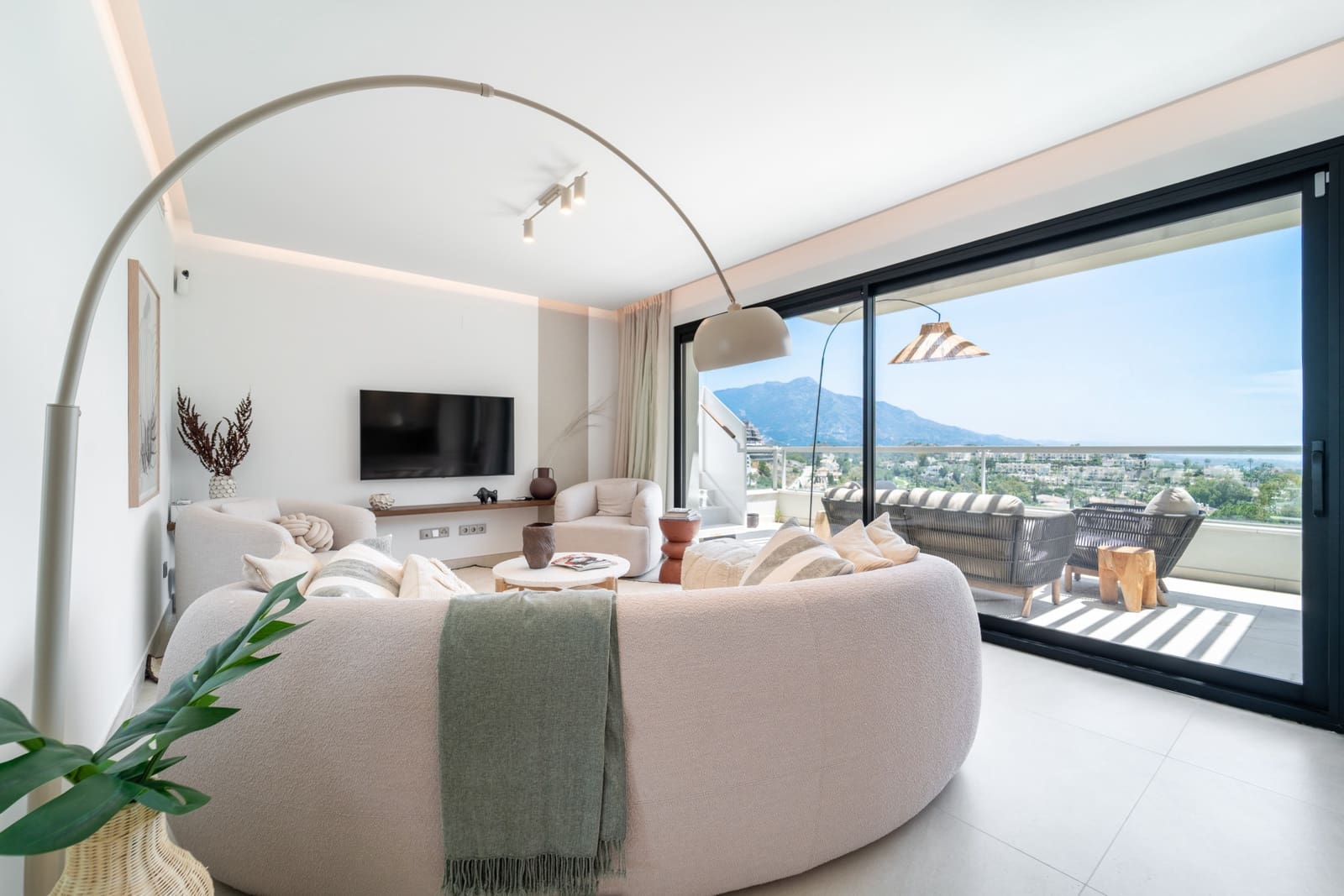 3 bedroom Penthouse for sale in La Quinta with pool garage - € 1,150,000 (Ref: 9073303)