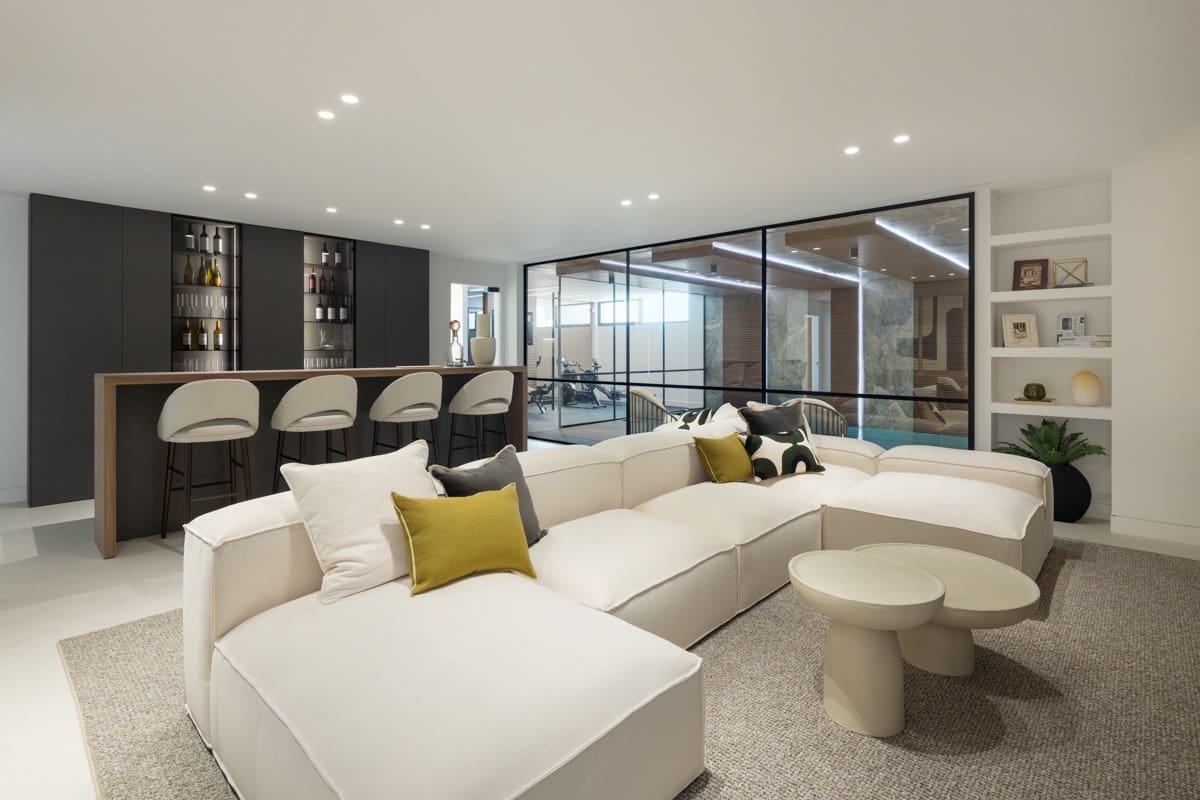 6 bedroom Villa for sale in Benahavis with pool garage - € 6,995,000 (Ref: 9081441)