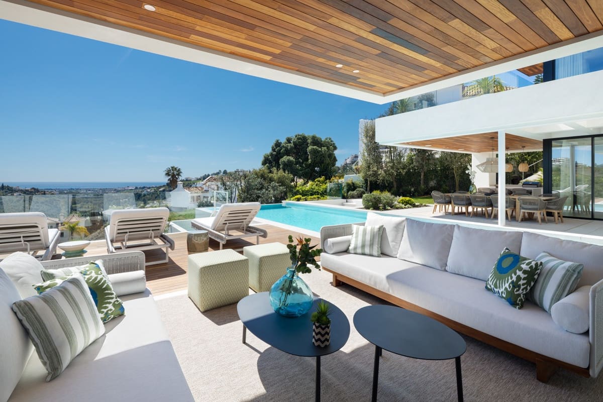 6 bedroom Villa for sale in Benahavis with pool garage - € 6,995,000 (Ref: 9081441)
