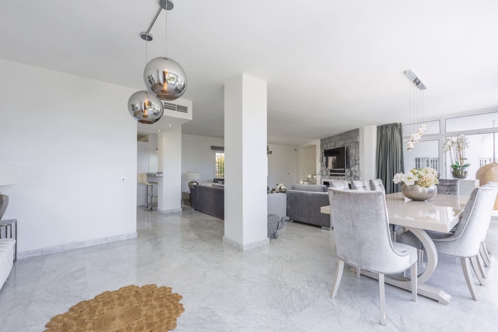 5 bedroom Villa for sale in Marbella with pool garage - € 2,200,000 (Ref: 9089704)