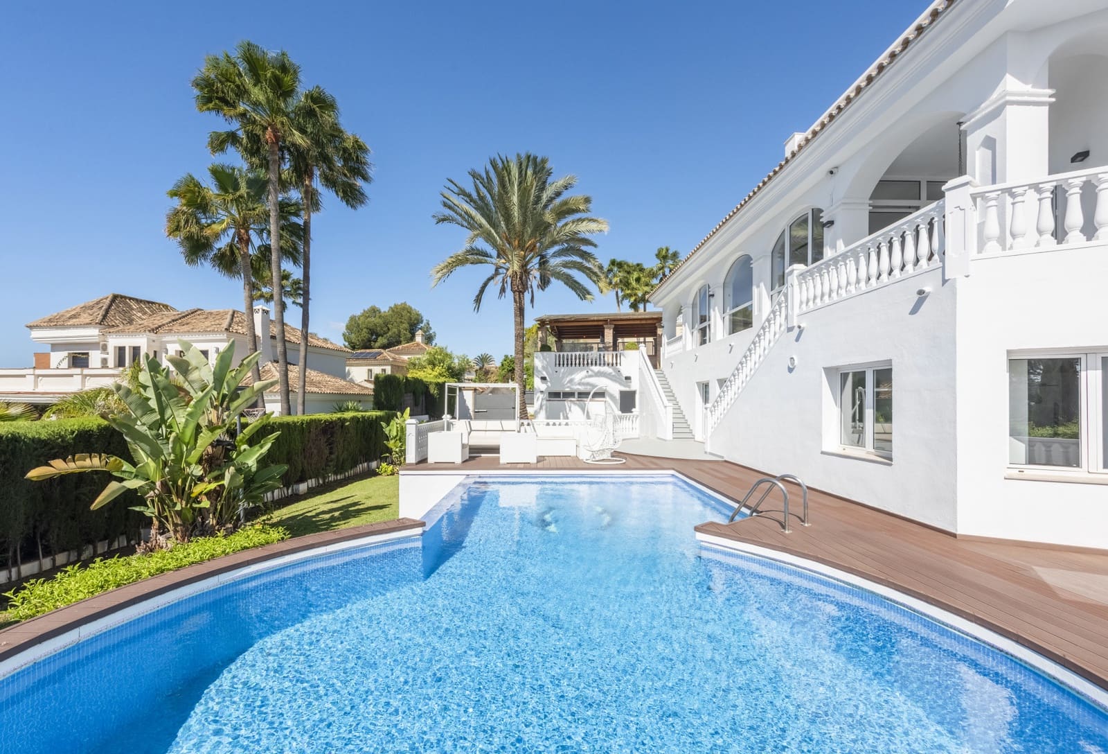 5 bedroom Villa for sale in Marbella with pool garage - € 2,200,000 (Ref: 9089704)